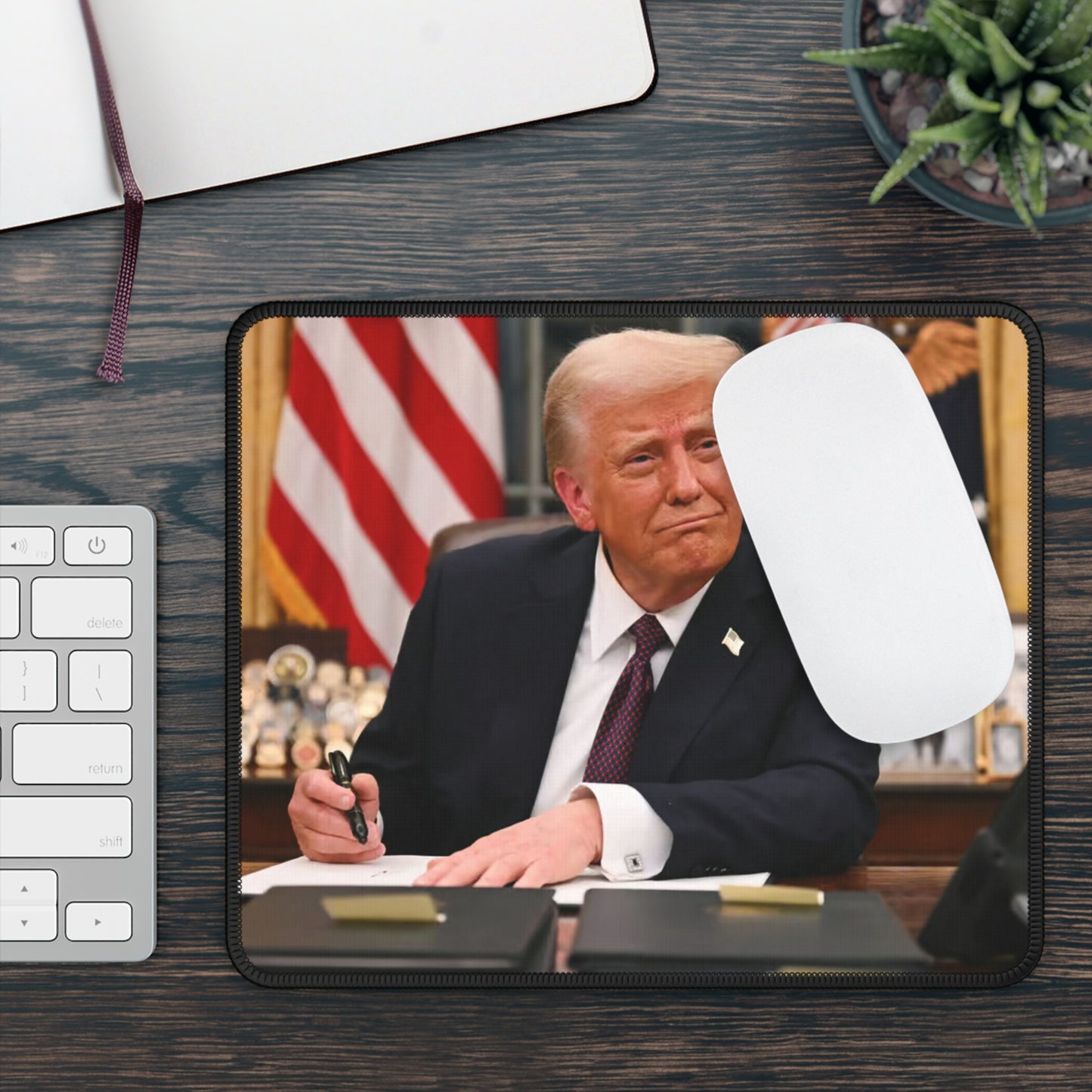 Donald Trump in Oval Office MAGA Mouse Pad – Office & Gaming Mouse Pad by KlickieKeyz