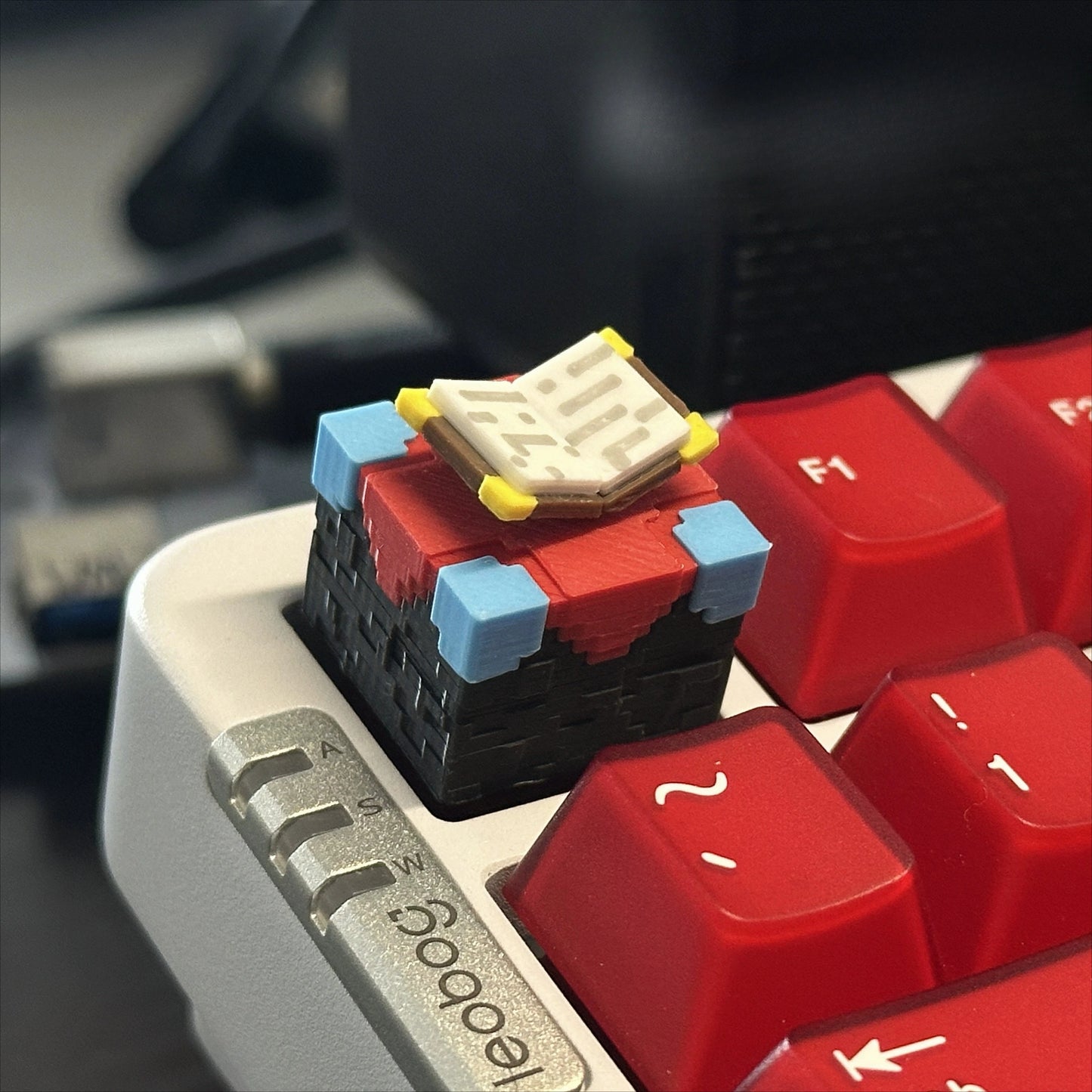 Minecraft Enchanting Table Keycap by KlickieKeyz
